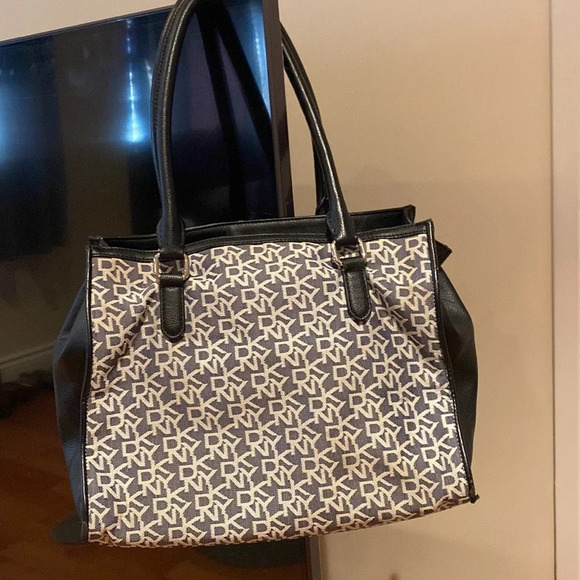 DKNY Logo tote handbag - Picture 12 of 16